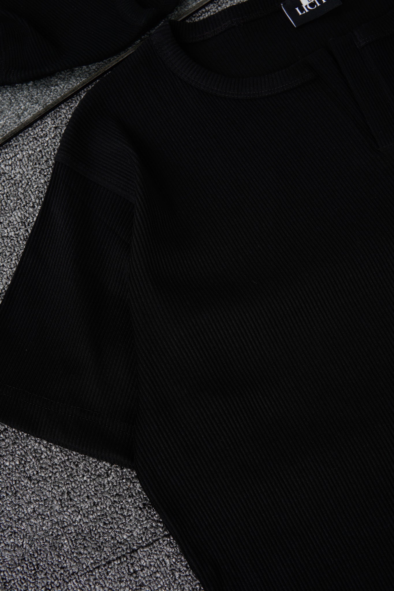 Noir Half Sleeve Henley