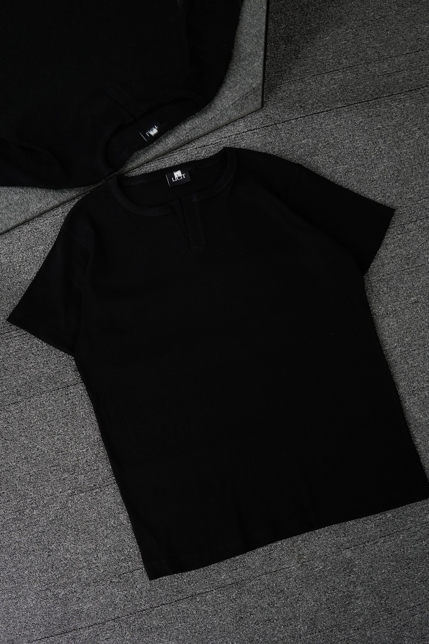 Noir Half Sleeve Henley