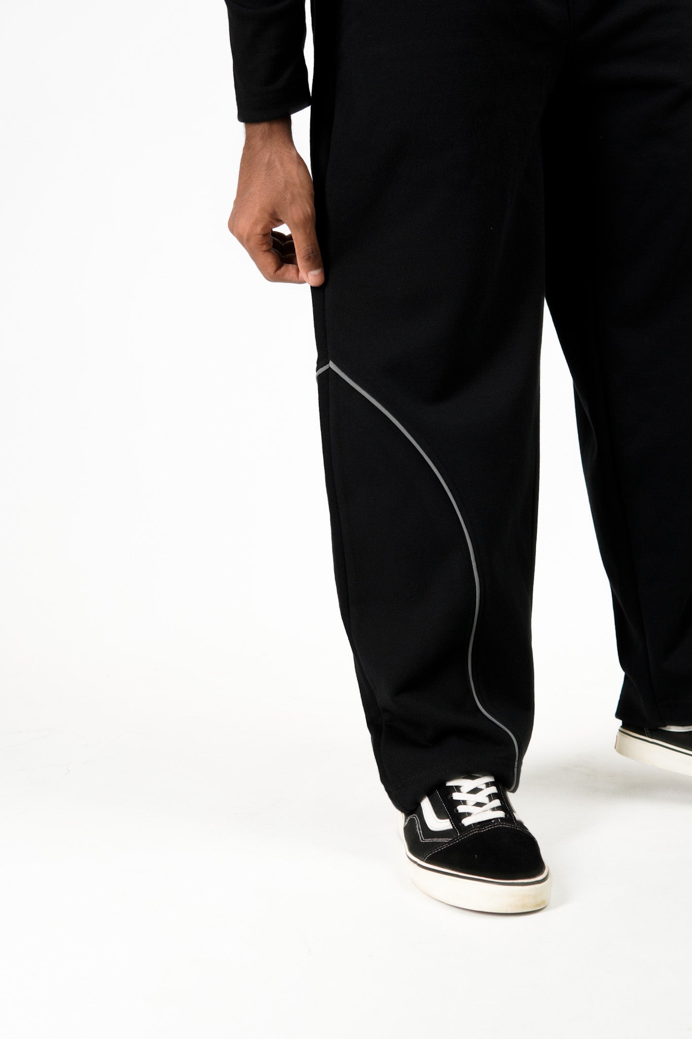 Reflective Curve Sweatpant