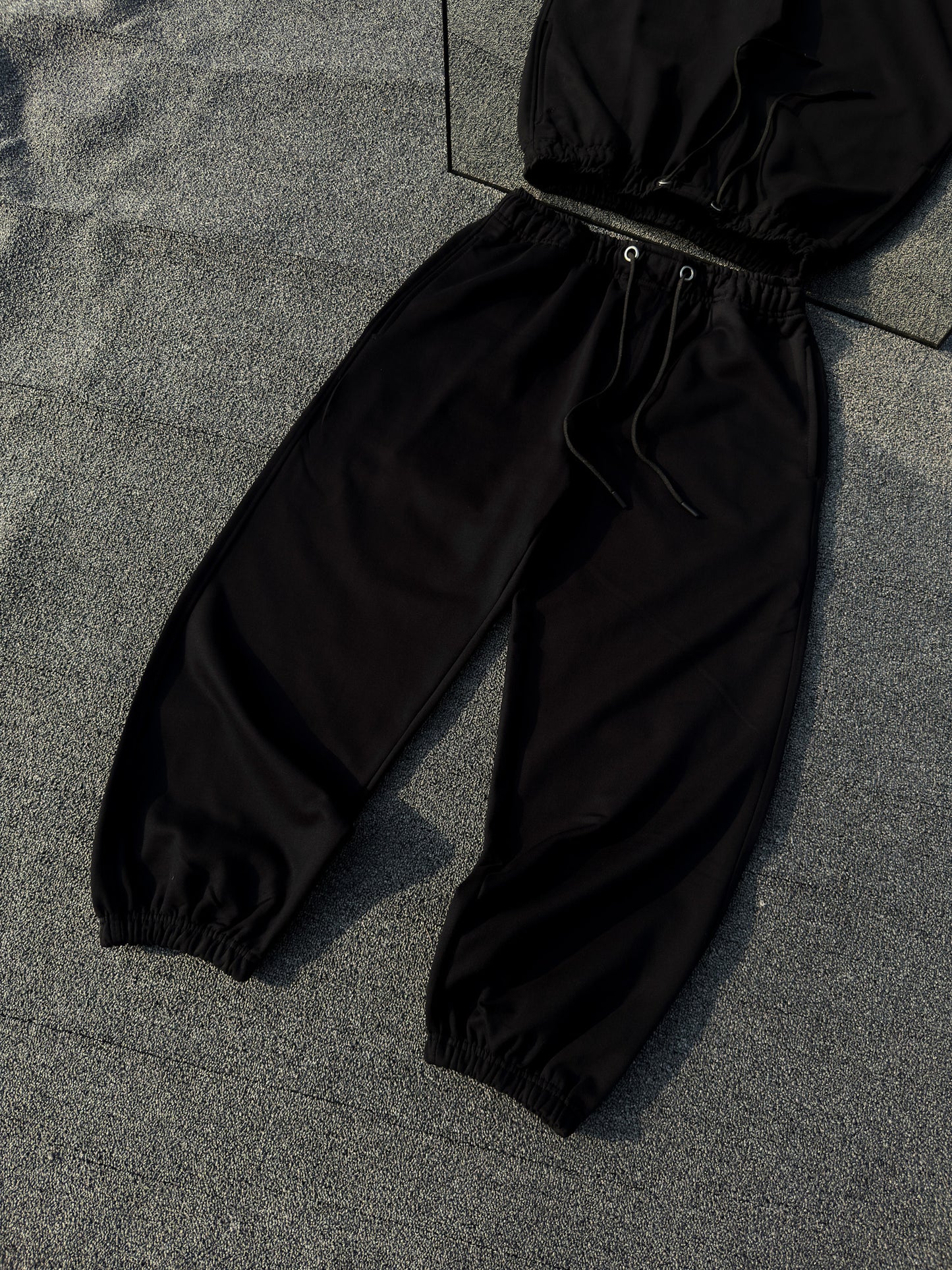 Wide Leg Cuffed Sweatpant - Black